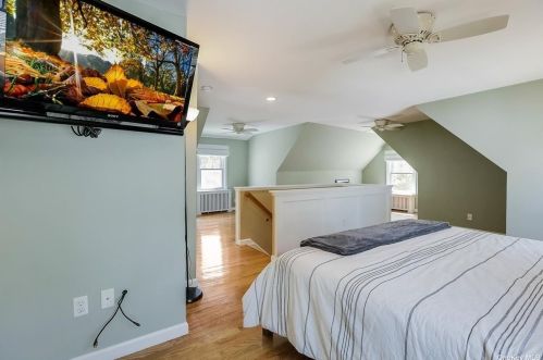 324 Oak Neck Rd, West Islip NY  11795-3613 exterior