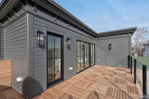 11 Lasher Ln, Edgewater NJ  07020-1403 exterior