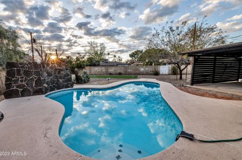 7142 12 St, Phoenix AZ 85022-3801 exterior