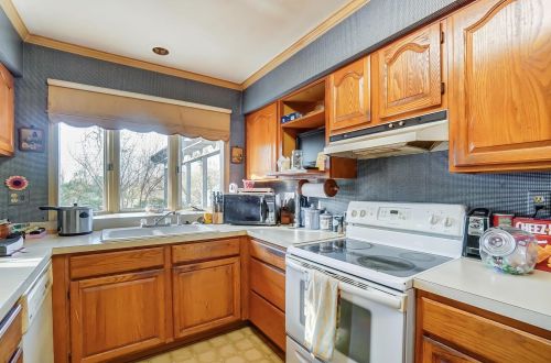 194 Center St, London OH  43140-1406 exterior