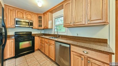 29 River Rd, Oakland NJ  07436-1912 exterior