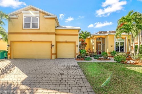 2227 Grove Dr, Naples, FL 34120-7497