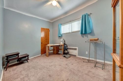 1025 Chartiers Ave, Pittsburgh PA  15220-4852 exterior