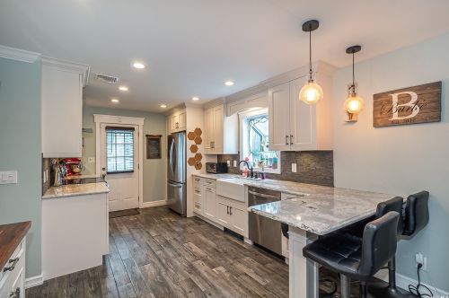 27 Windsor St, South Setauket, NY 11720-4207