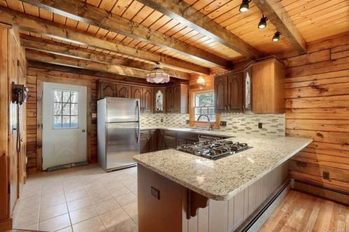 207 Osborne Hill Rd, Fishkill NY  12524-2529 exterior