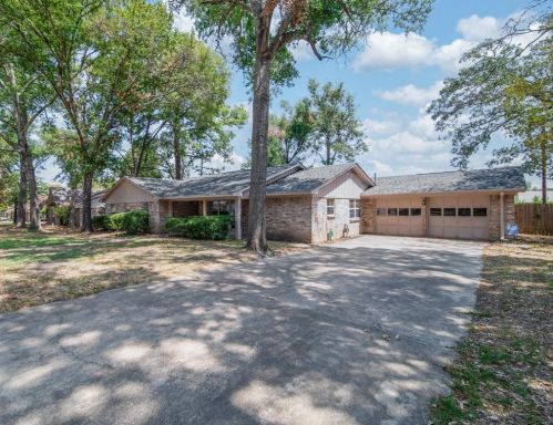 241 Normal Park Dr, Huntsville, TX 77320-3438