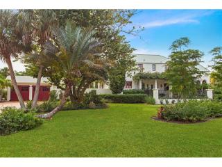 406 Woodland Dr, Sarasota, FL 34234-3772