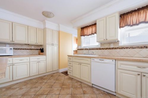 30 Second Ave, New Rochelle NY  10803-1418 exterior