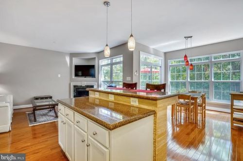 7328 Hampton Manor Pl, Springfield VA 22150-4921 exterior