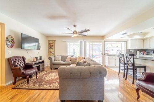 29000 Gladiolus Dr, Santa Clarita CA  91387-1828 exterior