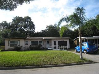 1326 Ceylon Dr, Orlando, FL 32806-1757