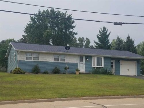 2044 Pershing Rd, New London, WI 54961-2420