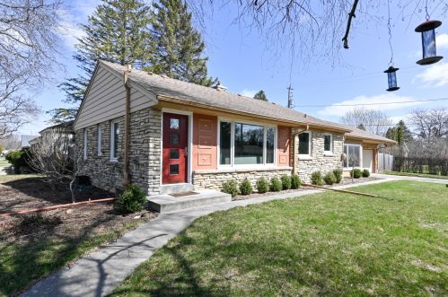 8900 Iroquois Rd, Milwaukee, WI 53217-1713