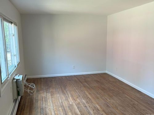 621 Wellwood Ave, North Lindenhurst NY  11757-2040 exterior