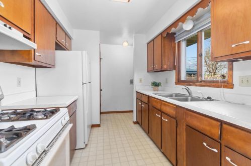 1567 Maloa St, Menasha WI  54952-1219 exterior