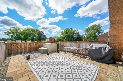 200 Canterbury Ct, East Windsor NJ 08520-5509 exterior