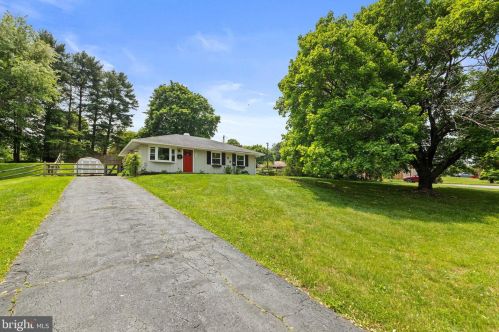 208 Belmont Dr, Leesburg, VA 20175-3504