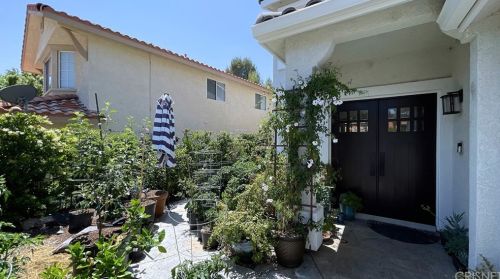 28781 Woodside Dr, Santa Clarita, CA 91390-1296