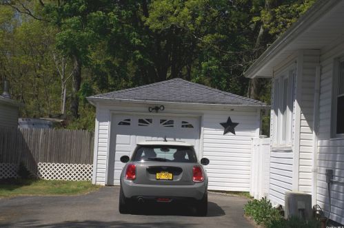 19 Tulip Ct, Moriches, NY 11955-1901
