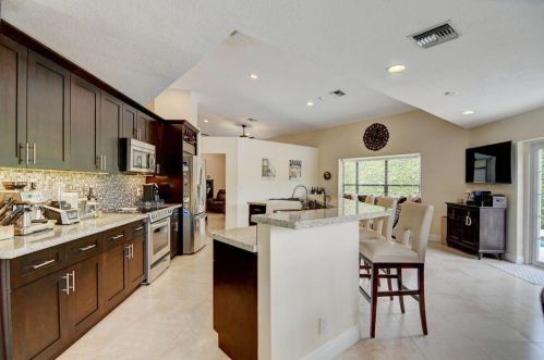 5135 Deerhurst Crescent Cir, Boca Raton, FL 33486-8532