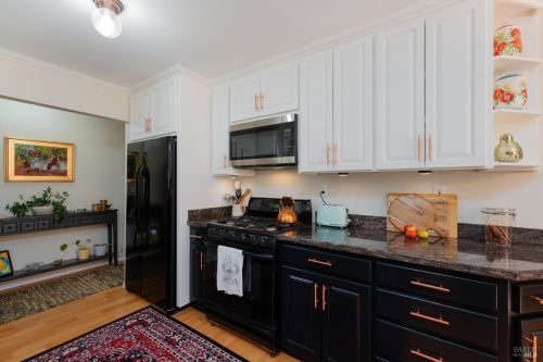 525 Oak Manor Dr, Ukiah CA  95482-5121 exterior