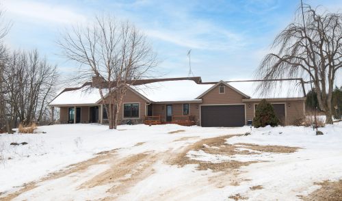 5343 Beaver Dam Rd, West Bend, WI 53090-9383