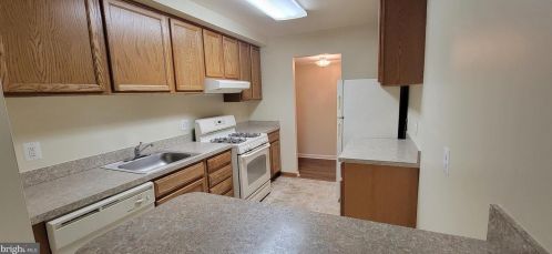 2841 Windsor Dr, Falls Church, VA 22042-2841