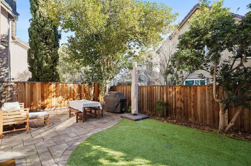 113 Estrada Dr, Mountain View CA  94043-5266 exterior