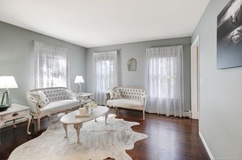 20 Narragansett Trl, Sandy Hook CT 06482-1147 exterior