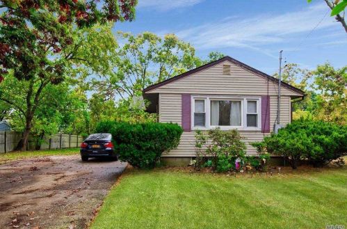 78 Brooklyn Ave, Wheatley Heights, NY 11798-3622