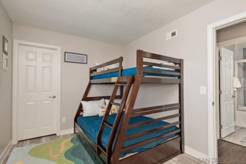 11430 Westonhill Dr, San Diego CA 92126-1461 exterior