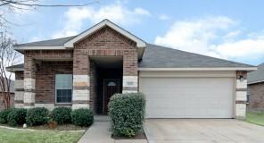 829 Cathy Dr, Burleson TX  76028-8657 exterior