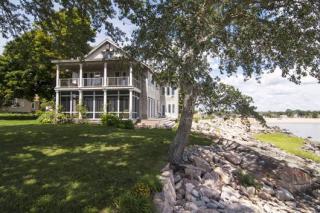 6 Guilford Pt Dr, Guilford CT  06437-3413 exterior
