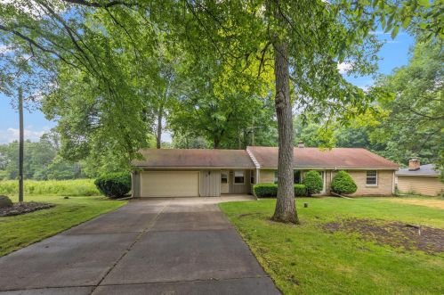 1601 Westwoods Rd, Waukesha, WI 53146-1354