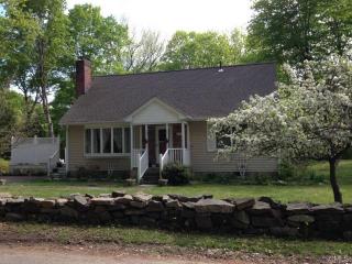 32 Woodland Way, Ridgefield, CT 06877-2223