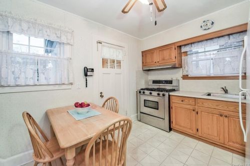 233 Chatterton Pkwy, White Plains NY  10606-2235 exterior