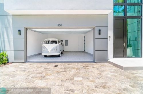 750 Lake Ave, Delray Beach FL  33483-5928 exterior