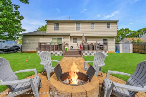 51 Camden Dr, Bricktown NJ 08723-7552 exterior