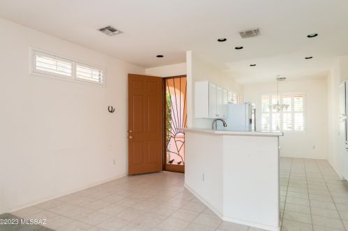 8027 Greensleeves Way, Tucson, AZ 85743-5501