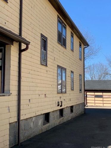 1079 William St, Bridgeport, CT 06608-1037