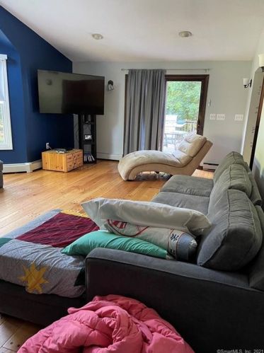 1675 Hartford Tpke, North Haven CT  06473-1246 exterior