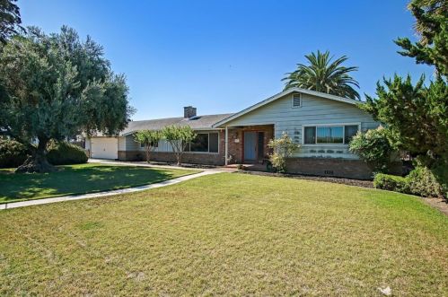 281 Mccloskey Rd, Hollister, CA 95023-9388