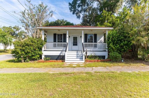 1711 Duke St, Beaufort, SC 29902-4423