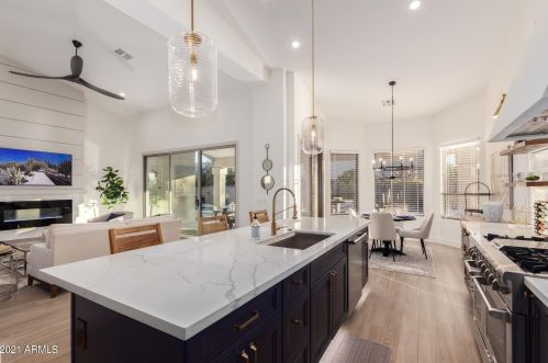 6405 Winchcomb Dr, Scottsdale AZ  85254-3356 exterior