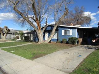 12 Curran St, Bakersfield, CA 93309-2002