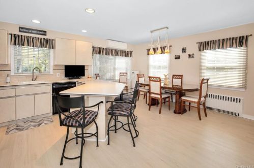 255 Kensico Rd, Thornwood NY  10594-1656 exterior