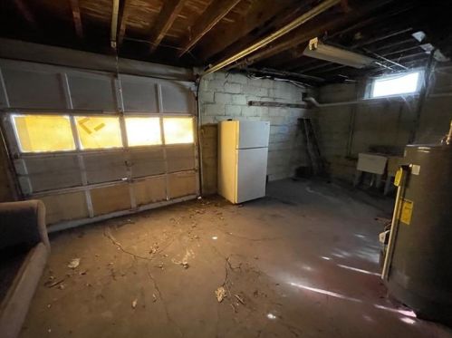 293 Oakland Ave, Hermitage PA  16146-2389 exterior