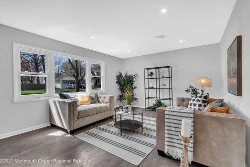 13 Salisbury Ave, Middletown NJ  07748-5240 exterior