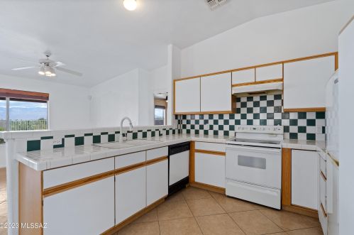 8761 Pomegranate St, Tucson AZ  85730-5735 exterior