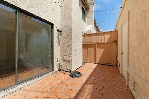 6868 Maple Leaf Dr, Carlsbad CA  92011-3947 exterior